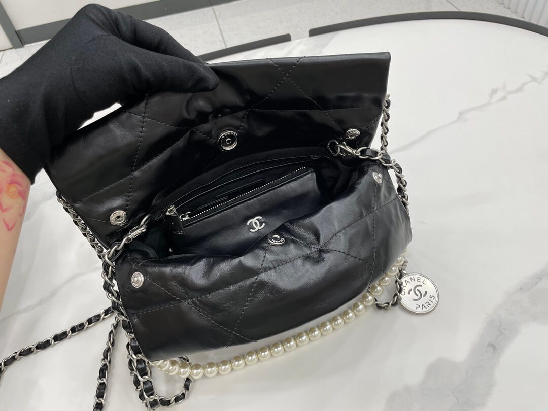 Chanel 22 Small Black Handbag - Image 7