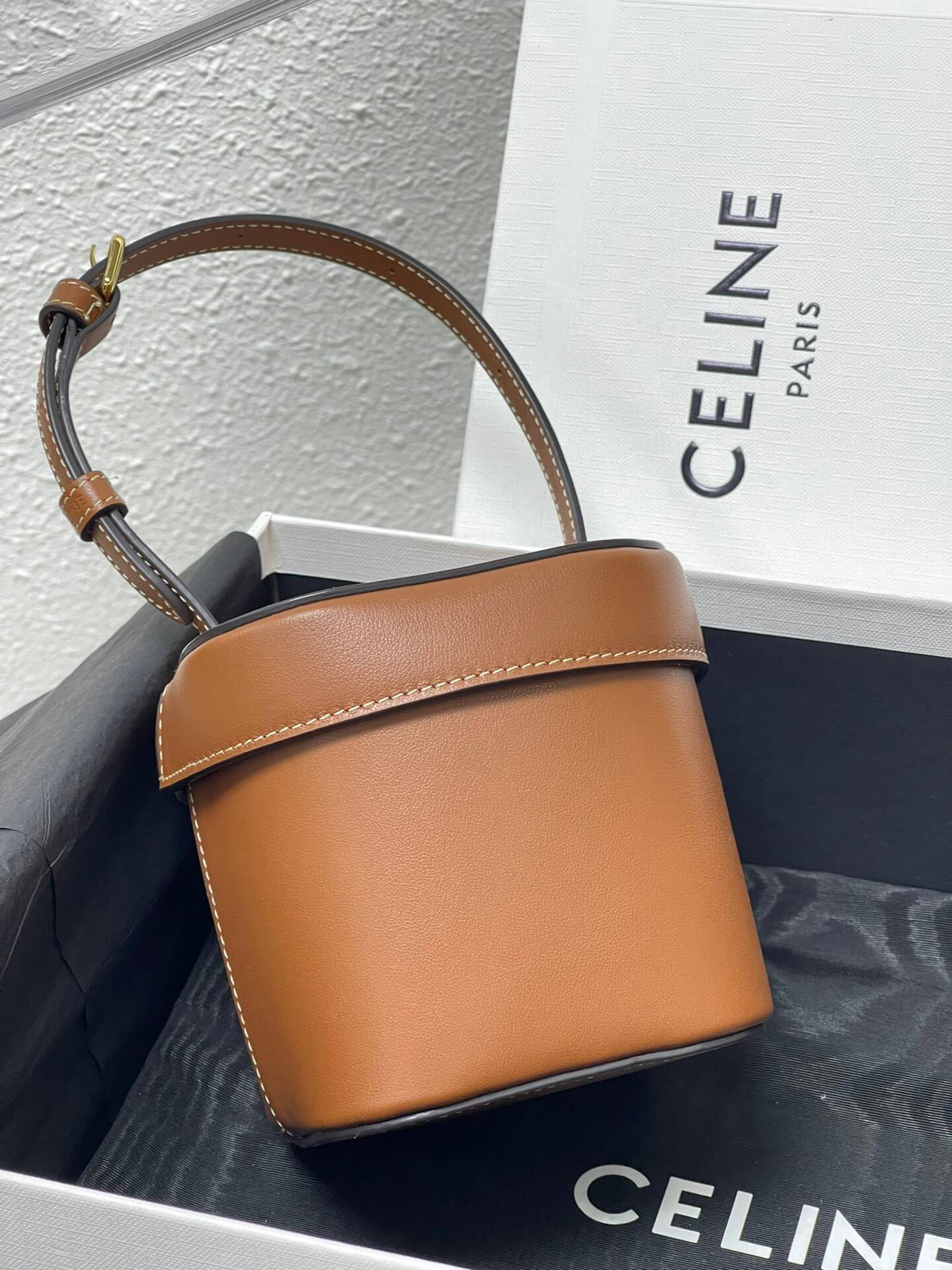 Celine Box Cuir Bag In Brown - Image 4