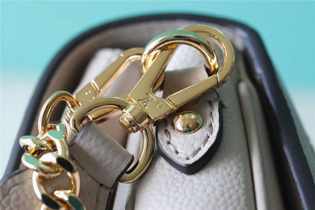 LV Oxford Lockme Leather Bag - Image 4