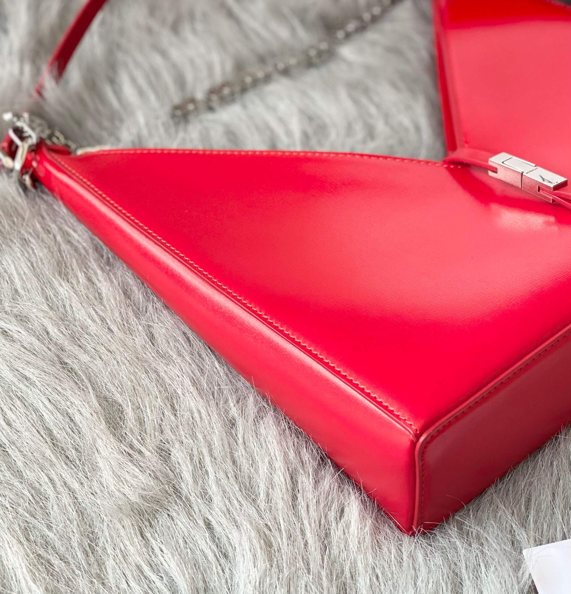 Givenchy V-Shaped Cut Out Chain Bag Red - Image 3