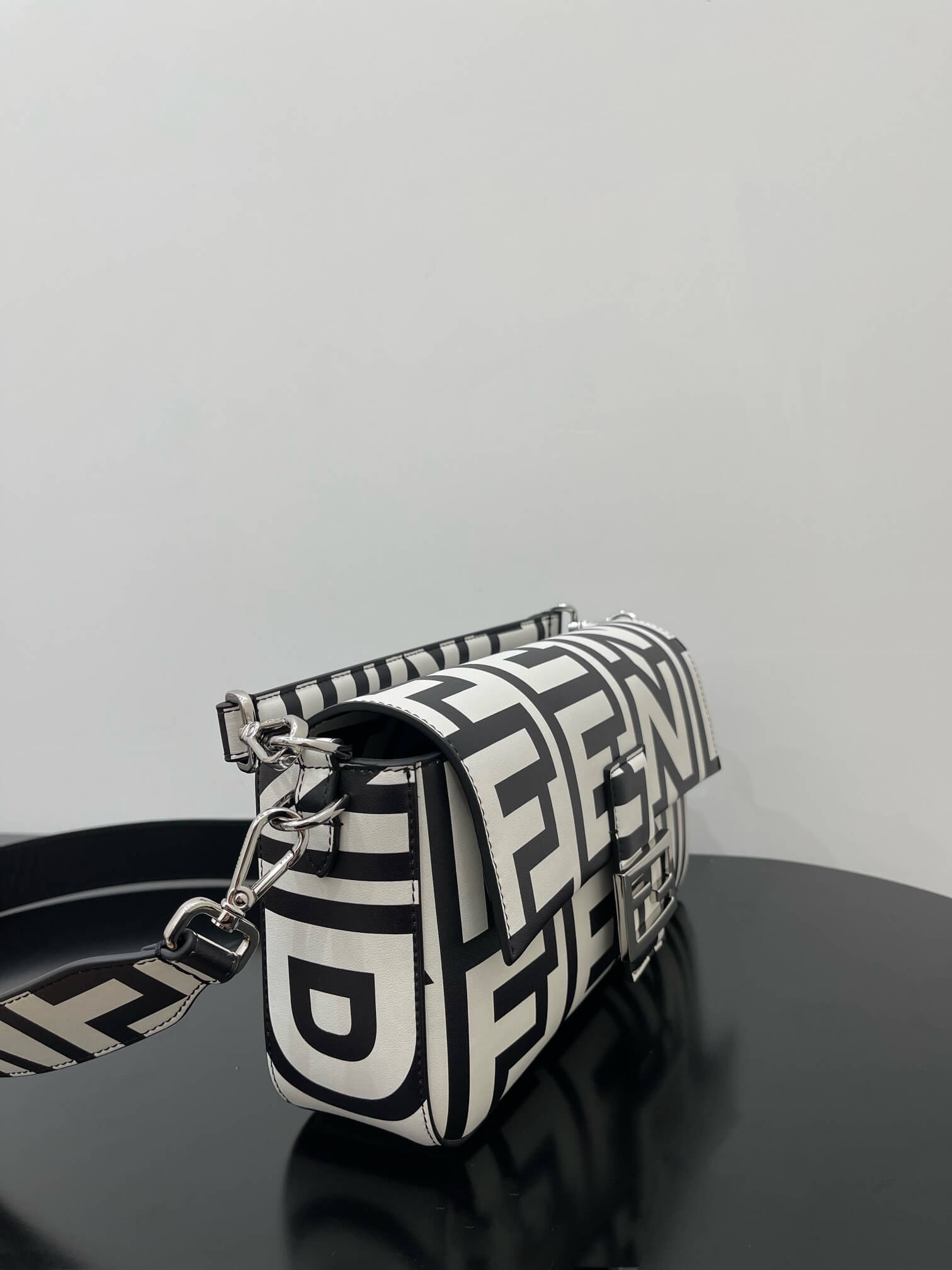 Fendi Baguette Bag In Fendi Roma Capsule Leather Black/White - Image 2