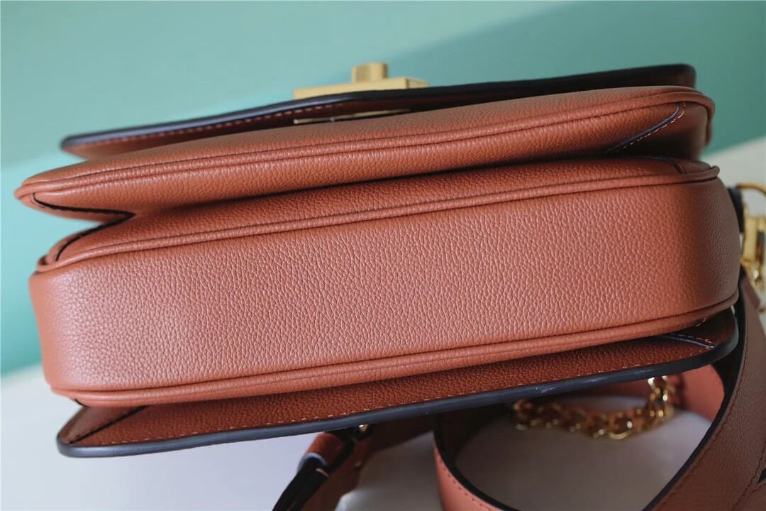 LV Oxford Lockme Leather Bag - Image 4