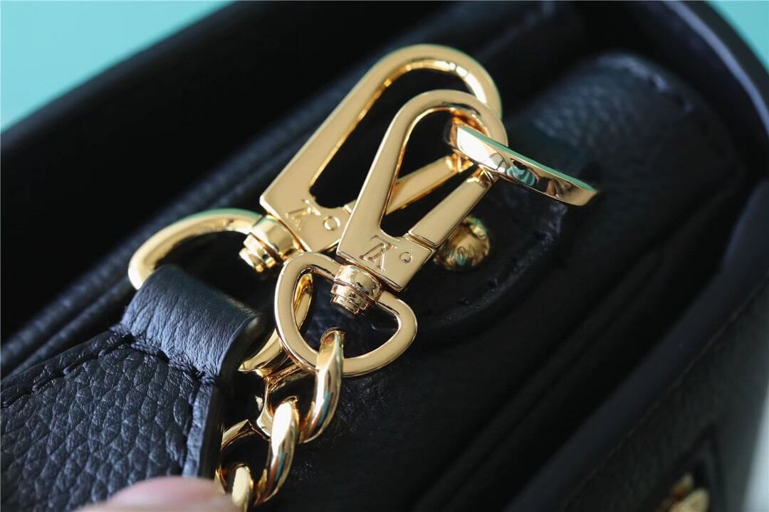 LV Oxford Lockme Leather Bag Black - Image 5