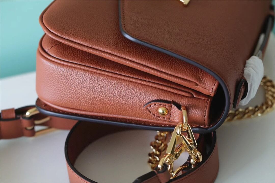 LV Oxford Lockme Leather Bag - Image 5
