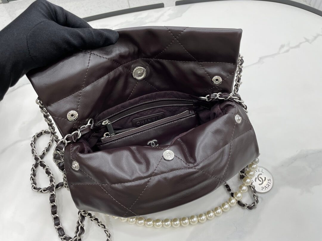 Chanel 22 Small Handbag - Image 2