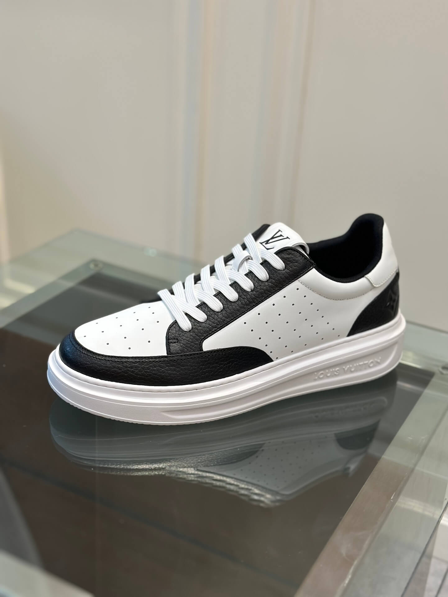 Louis Vuitton Time Out Sneakers - Image 5