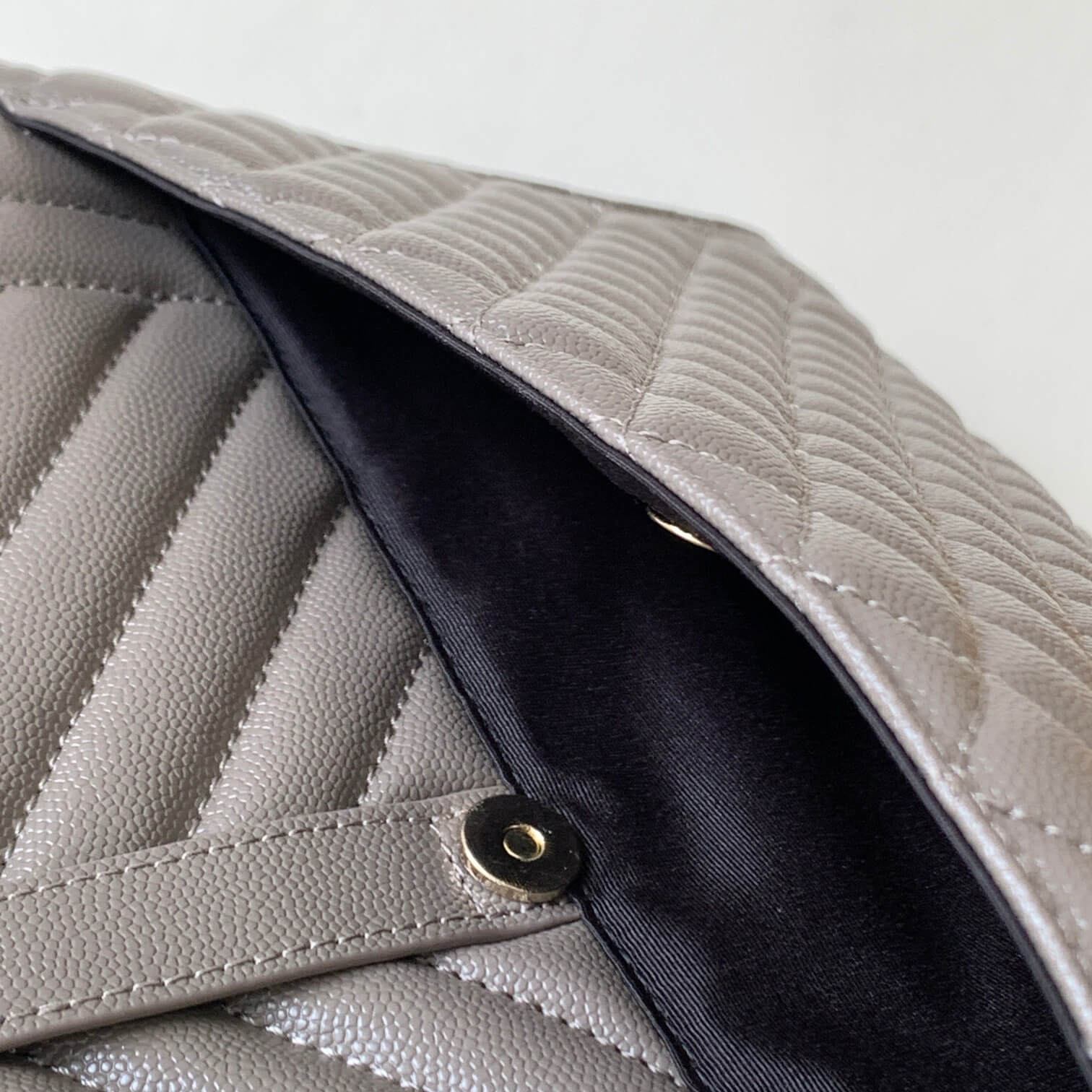 YSL Large Envelope Matelassé Leather Shoulder Bag - Image 4