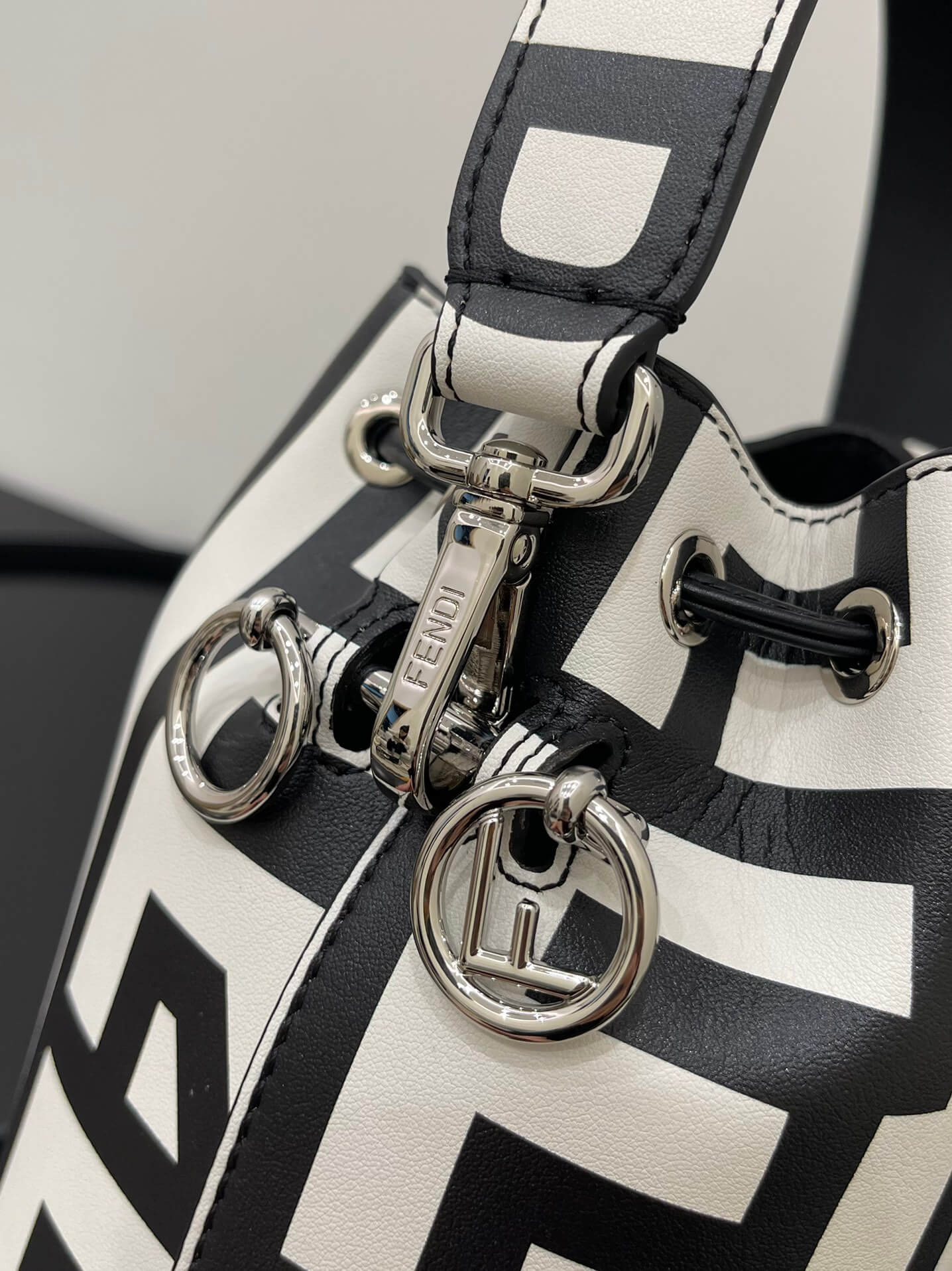 Fendi Mon Tresor Bucket Bag Capsule Leather Black/White - Image 2