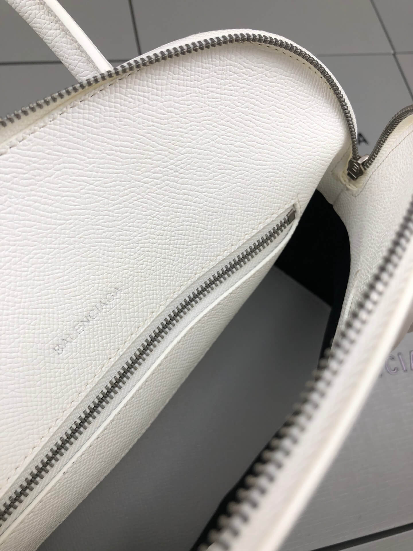 Balenciaga Ville White Bag - Image 2