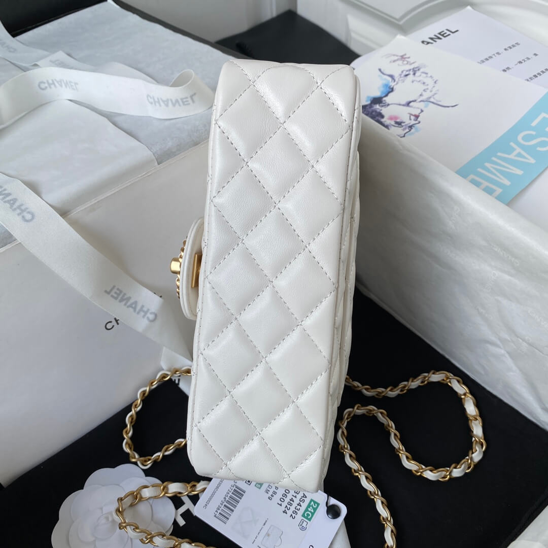 Chanel White Lambskin Leather CC Links Top Handle Bag - Image 2