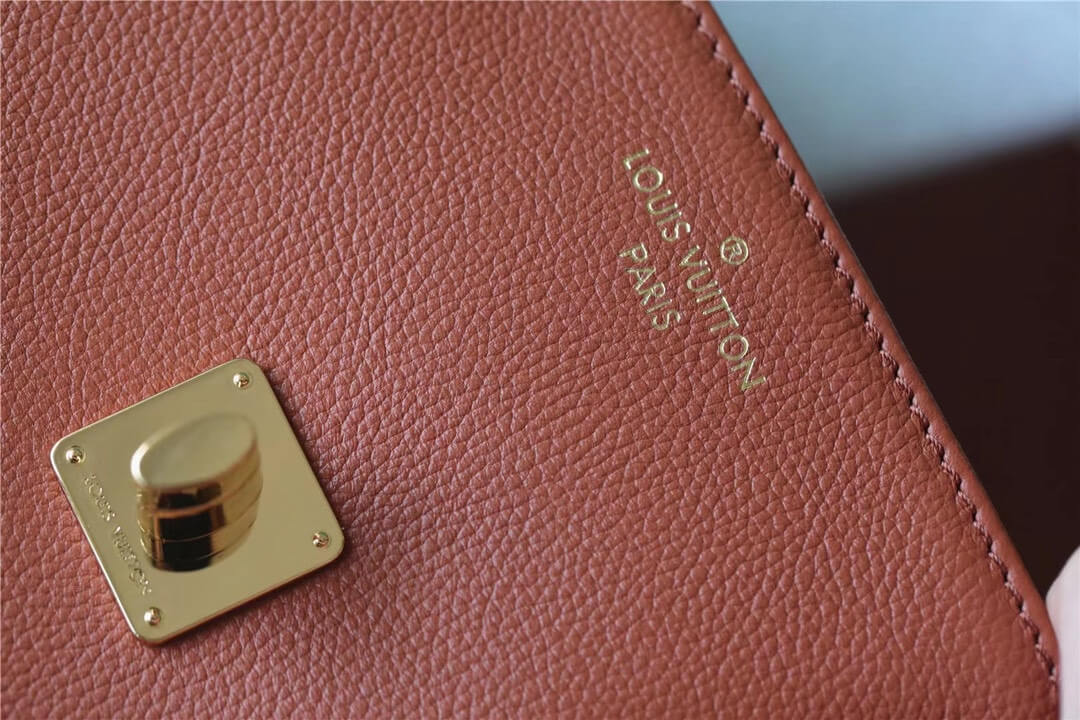 LV Oxford Lockme Leather Bag - Image 3