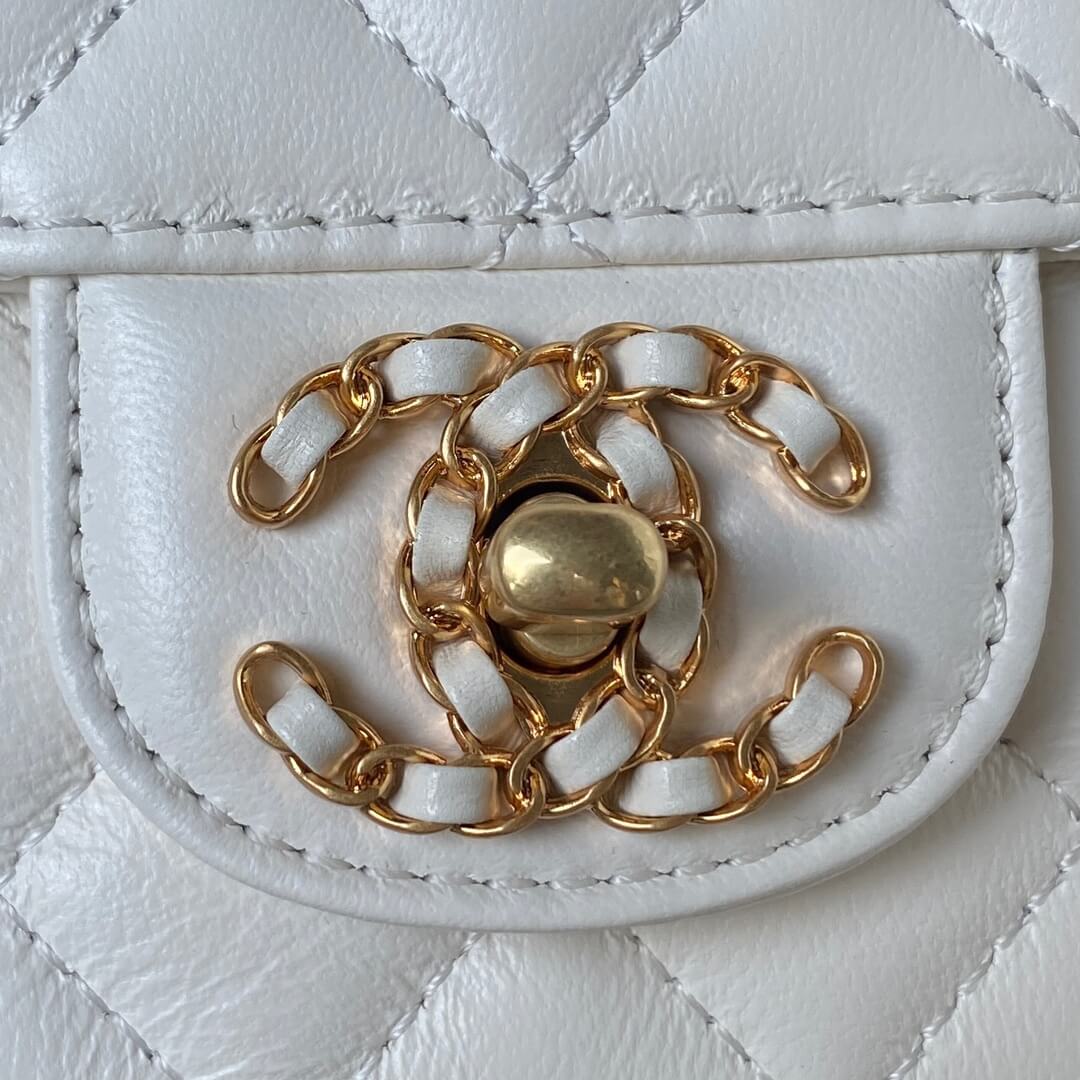 Chanel White Lambskin Leather CC Links Top Handle Bag - Image 3