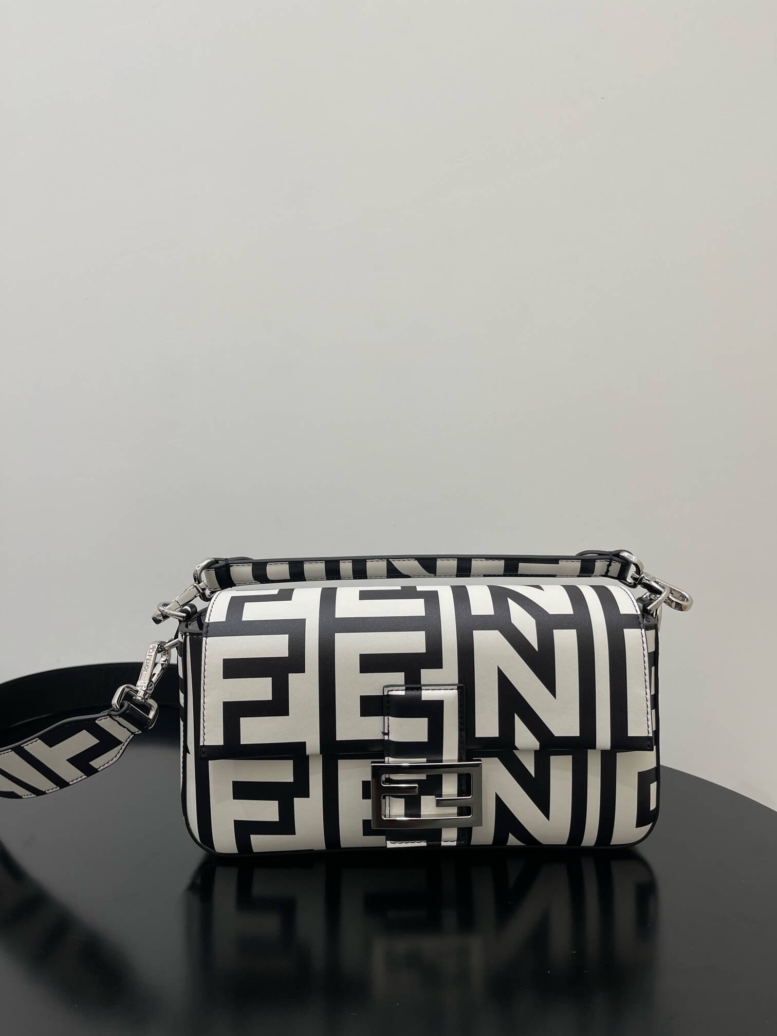 Fendi Baguette Bag In Fendi Roma Capsule Leather Black/White