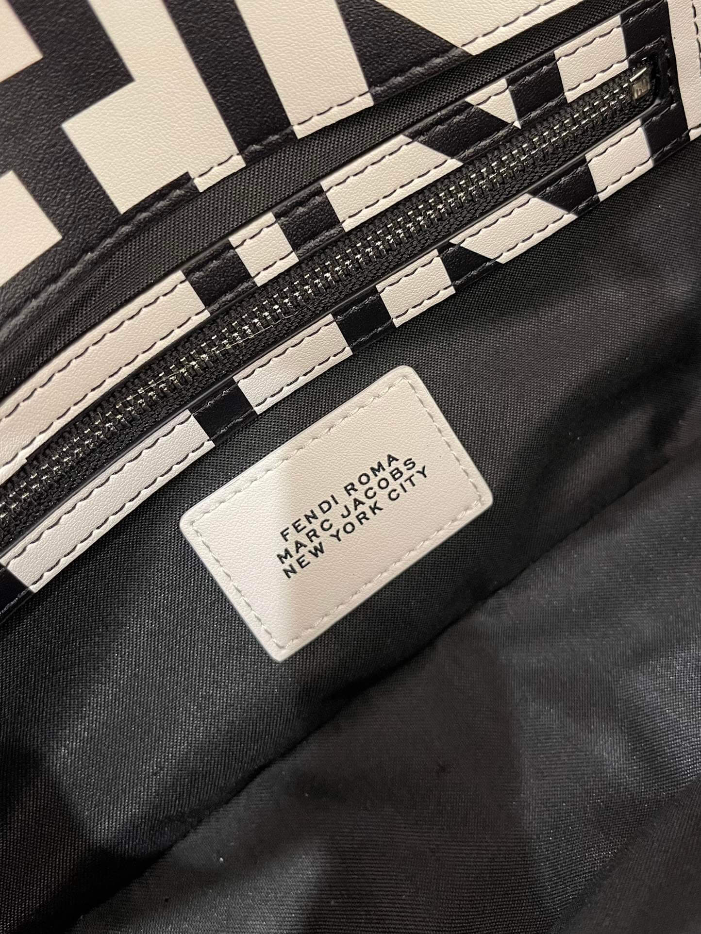 Fendi Baguette Bag In Fendi Roma Capsule Leather Black/White - Image 7