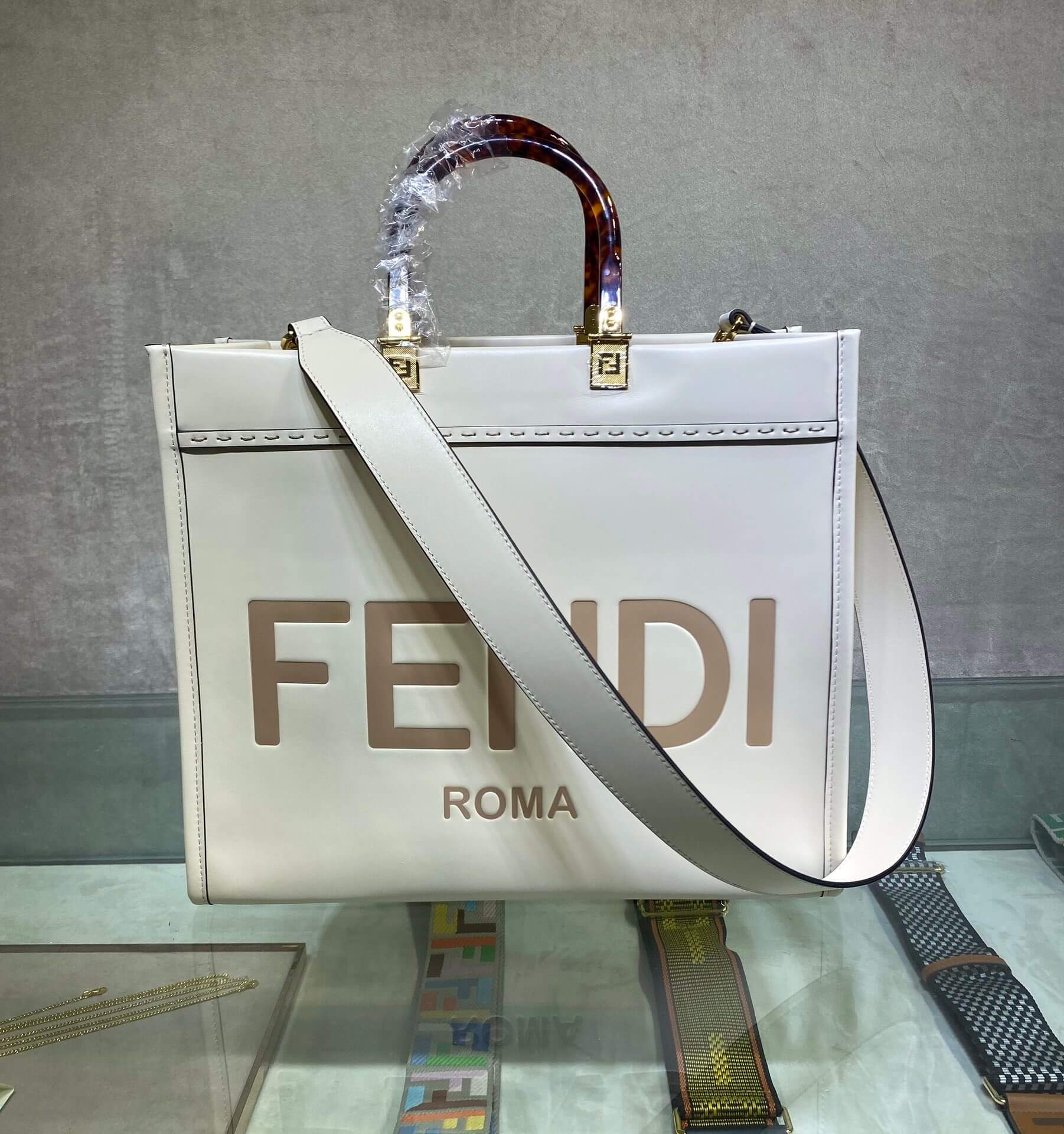 Women Fendi Sunshine Medium Bag White