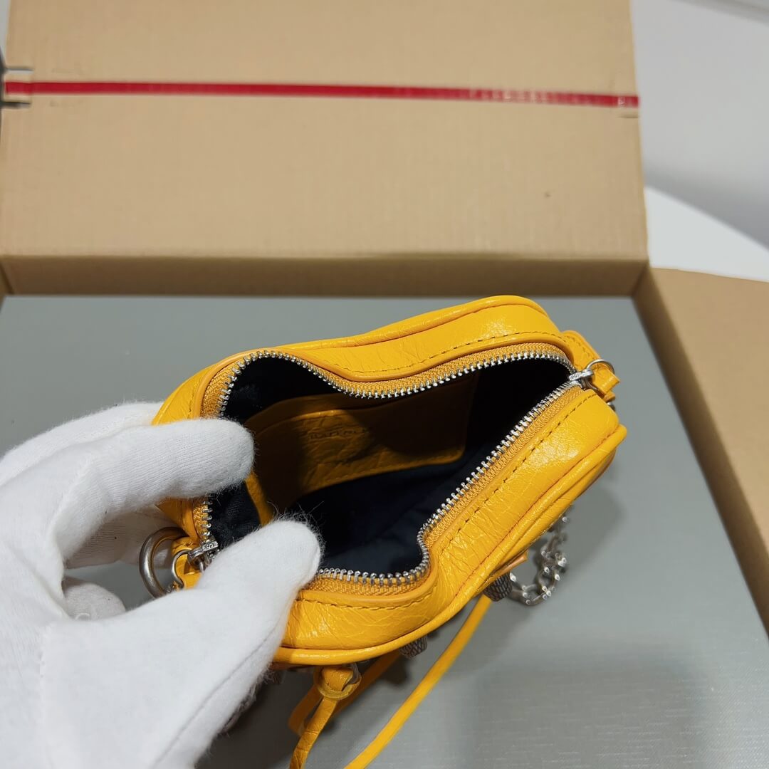 Balenciaga Mini Le Cagole Heart Bag - Image 9