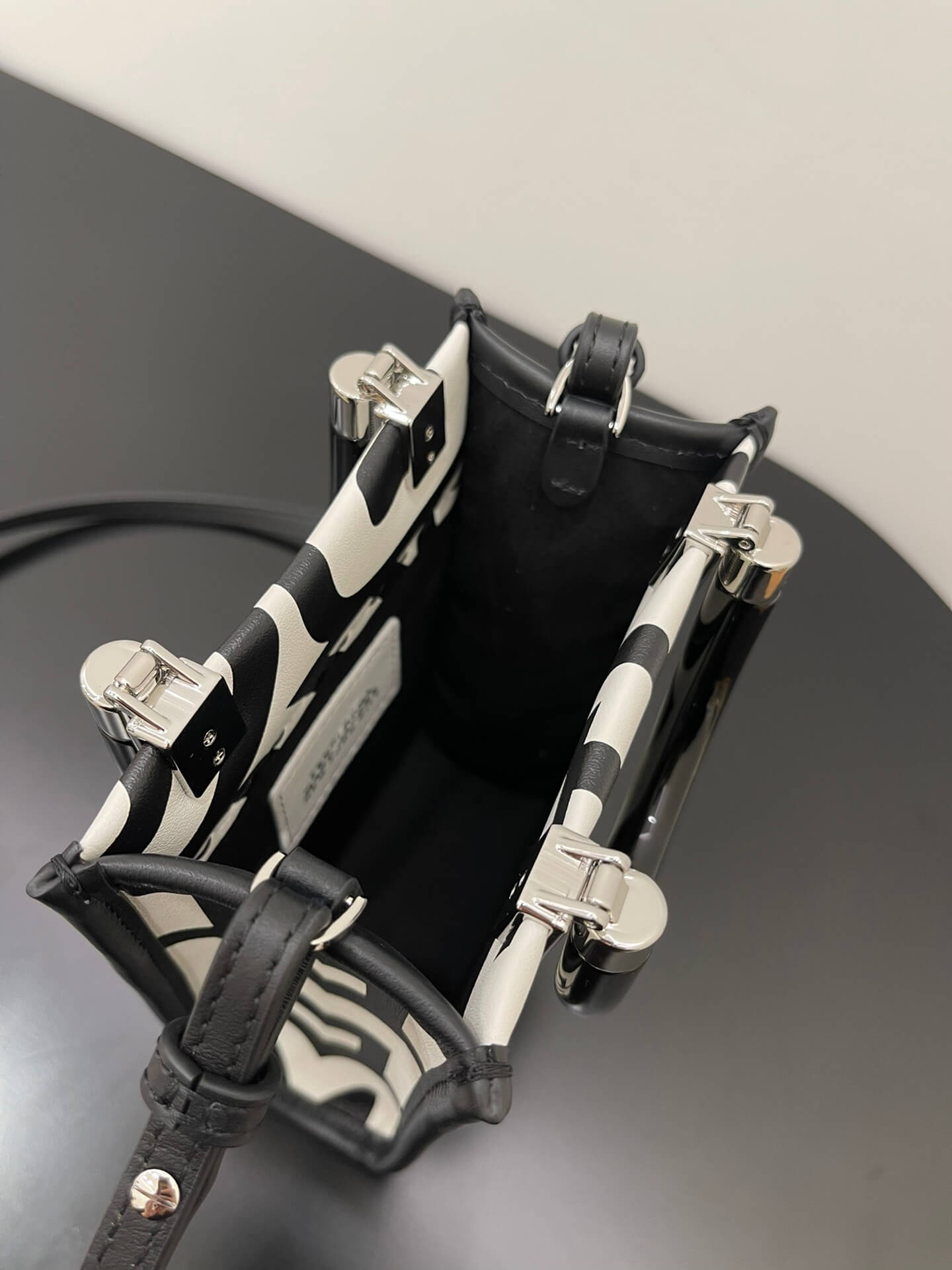 Fendi Mini Sunshine Shopper Bag In Fendi Roma Capsule Leather Black/White - Image 9