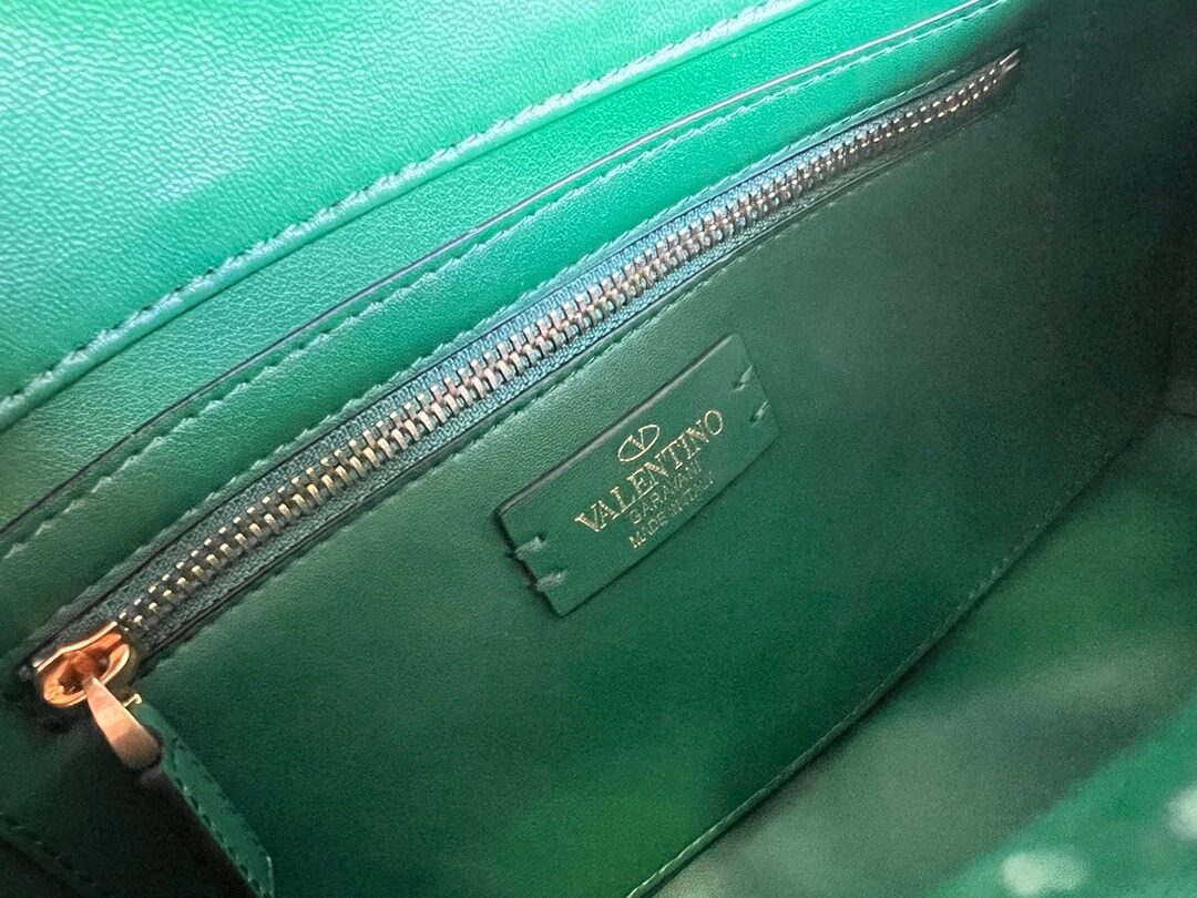 Valentino Garavani Roman Stud Green Bag - Image 8