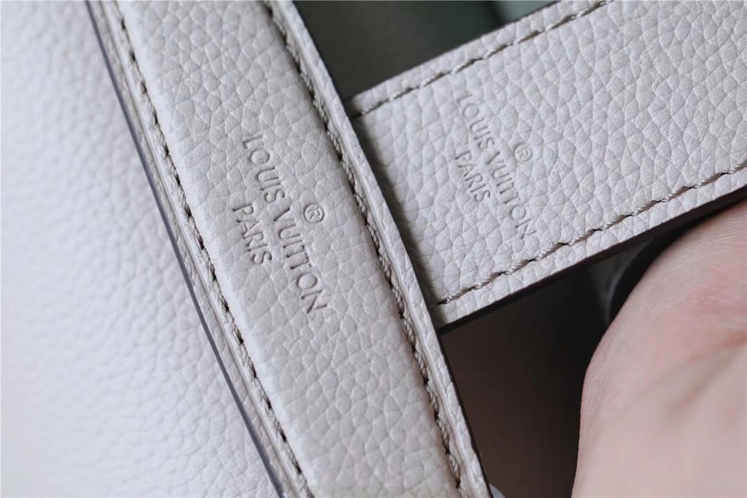 LV Oxford Lockme Leather Bag - Image 9