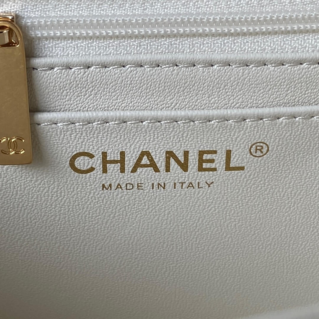Chanel White Lambskin Leather CC Links Top Handle Bag - Image 9