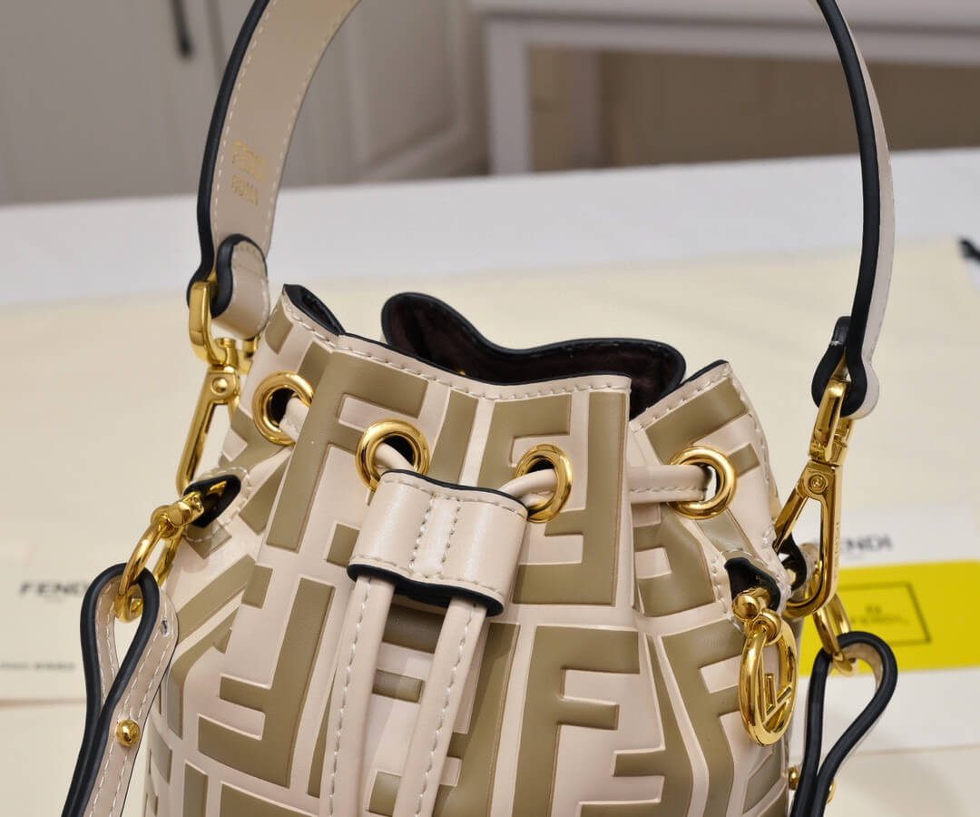 Fendi Mon Tresor Bucket Bag - Image 4