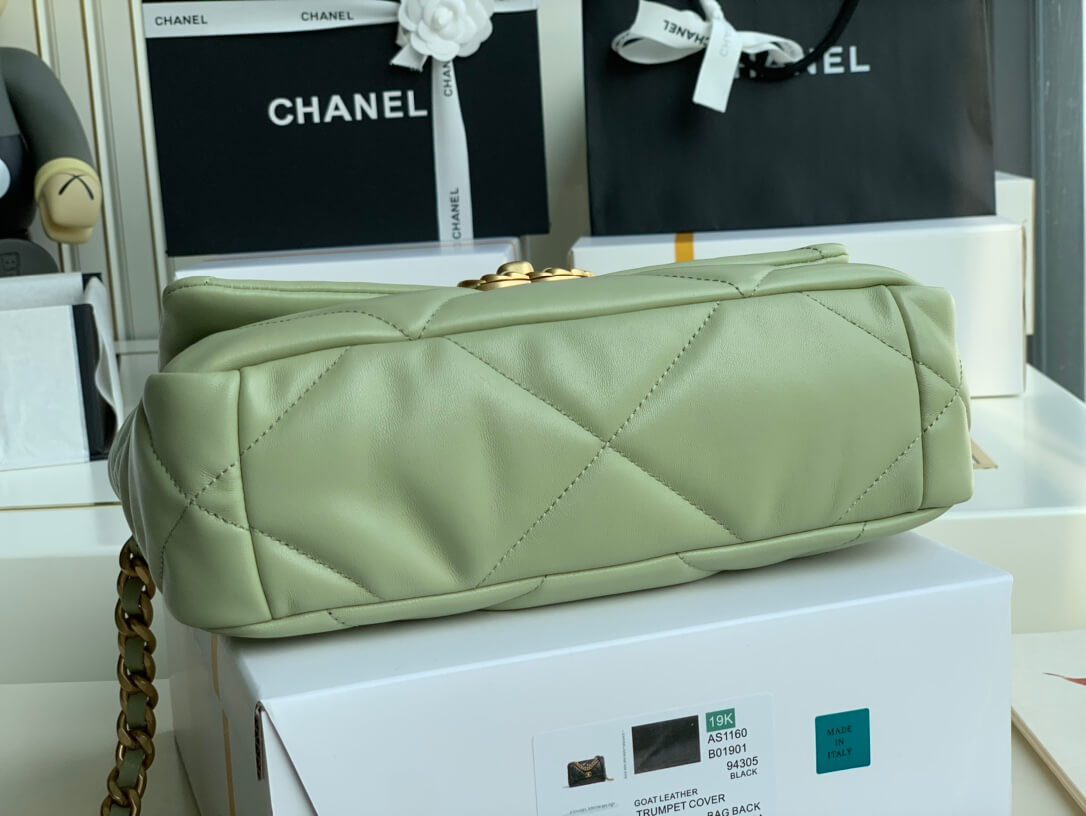 Chanel 19 Bag Green - Image 2