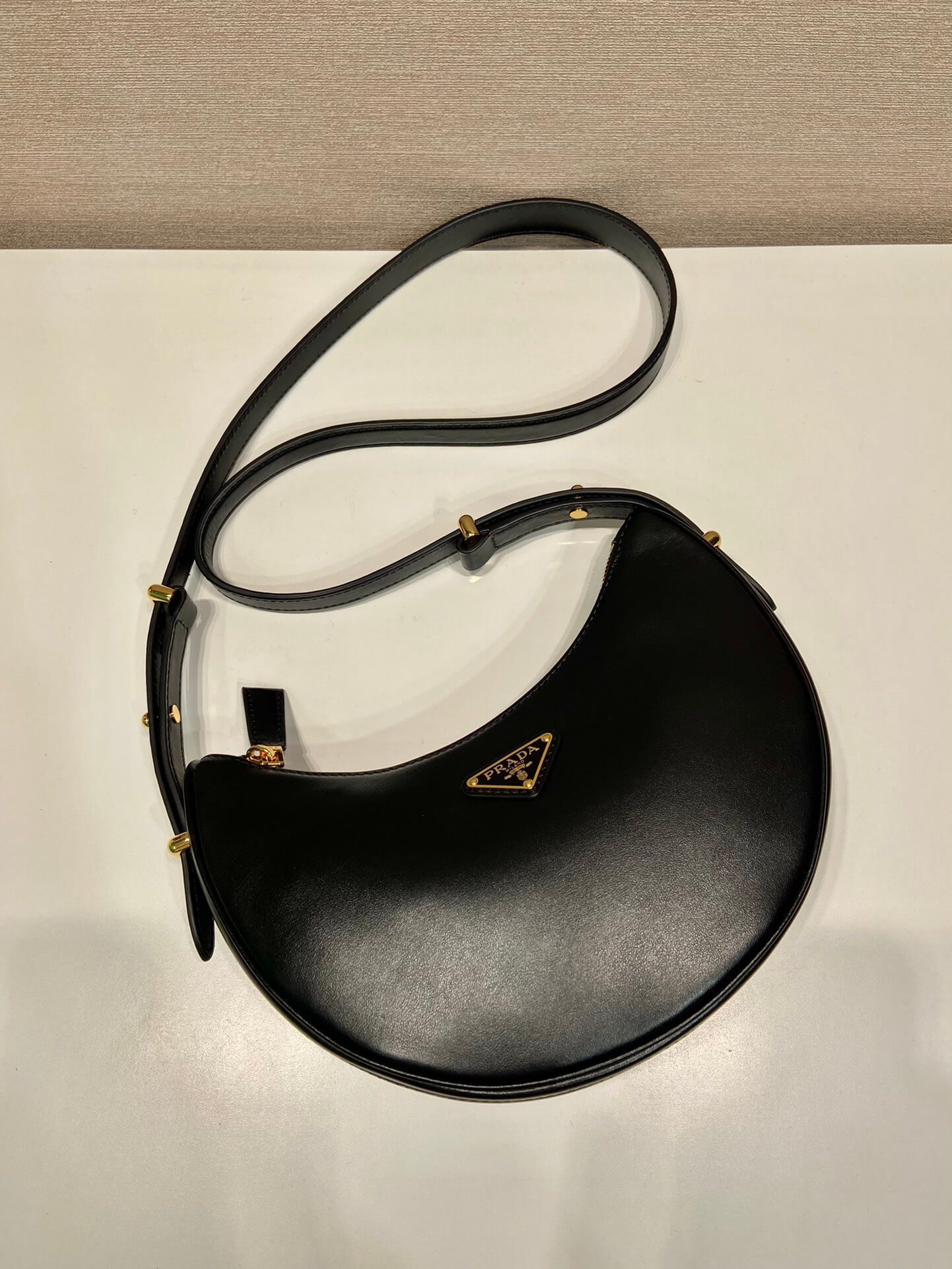 Prada Zip Leather Black Shoulder Bag - Image 8