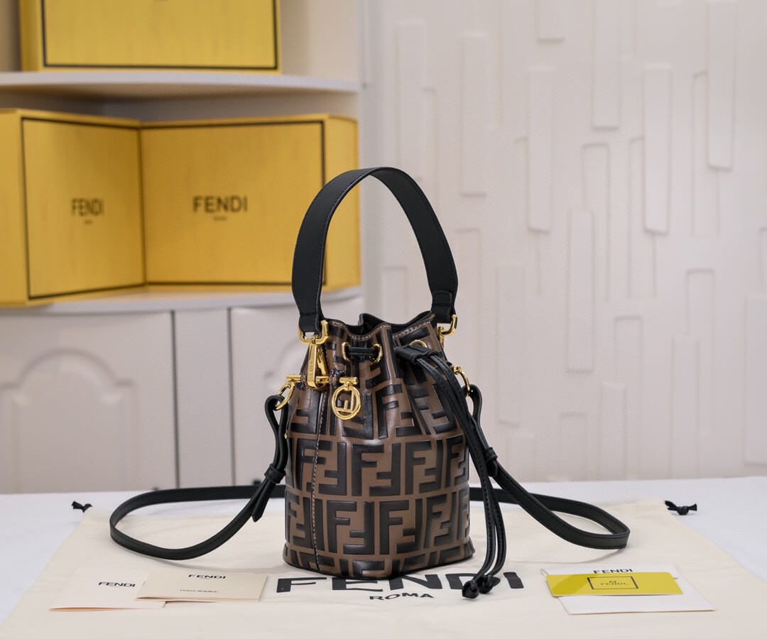 Fendi Mon Tresor Bucket Bag - Image 4
