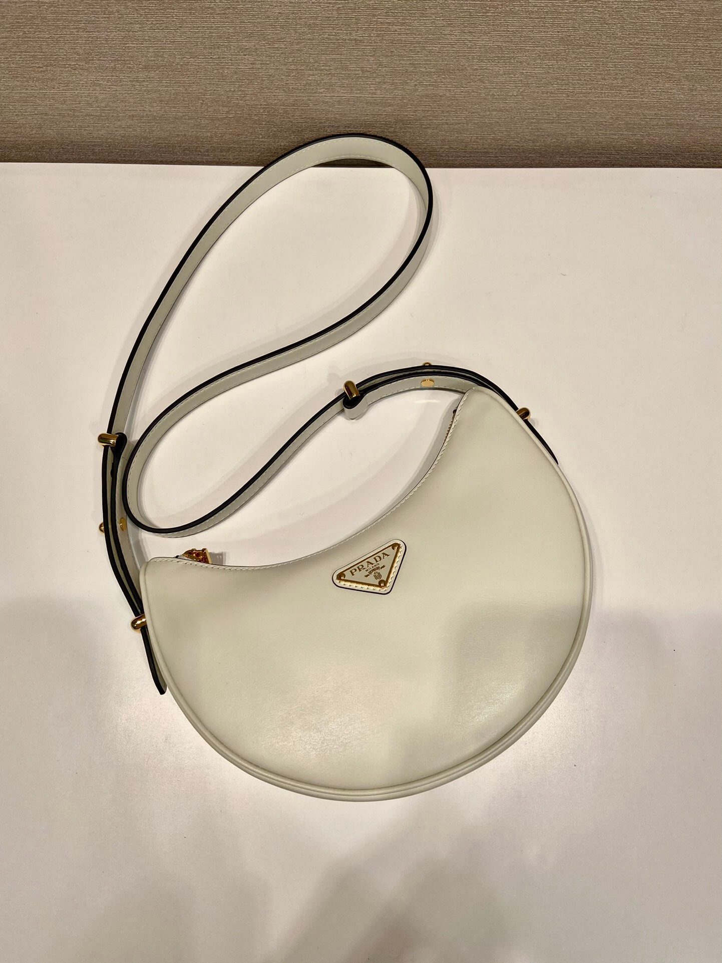 Prada Zip Leather Shoulder Bag - Image 5