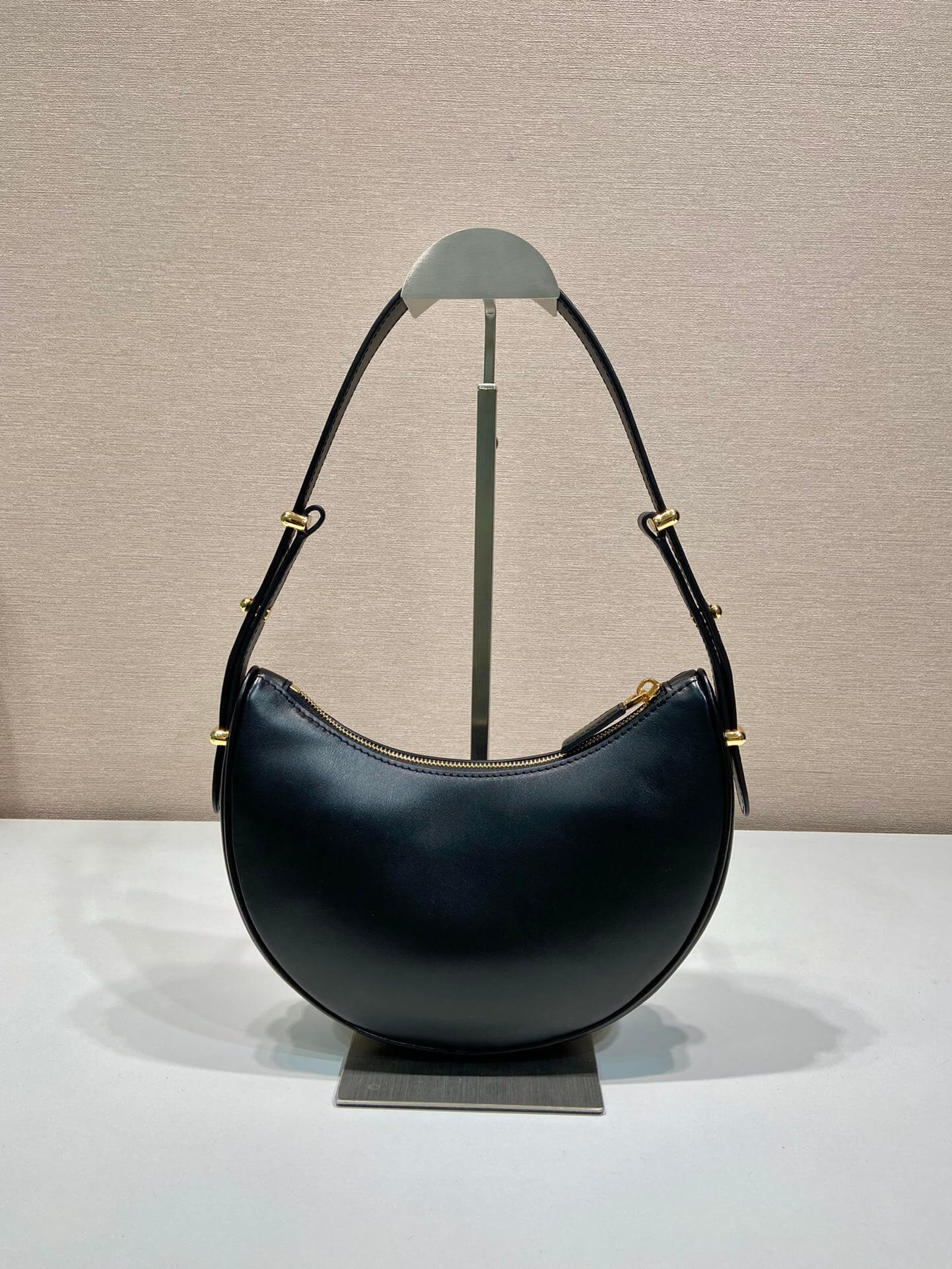 Prada Zip Leather Black Shoulder Bag - Image 5