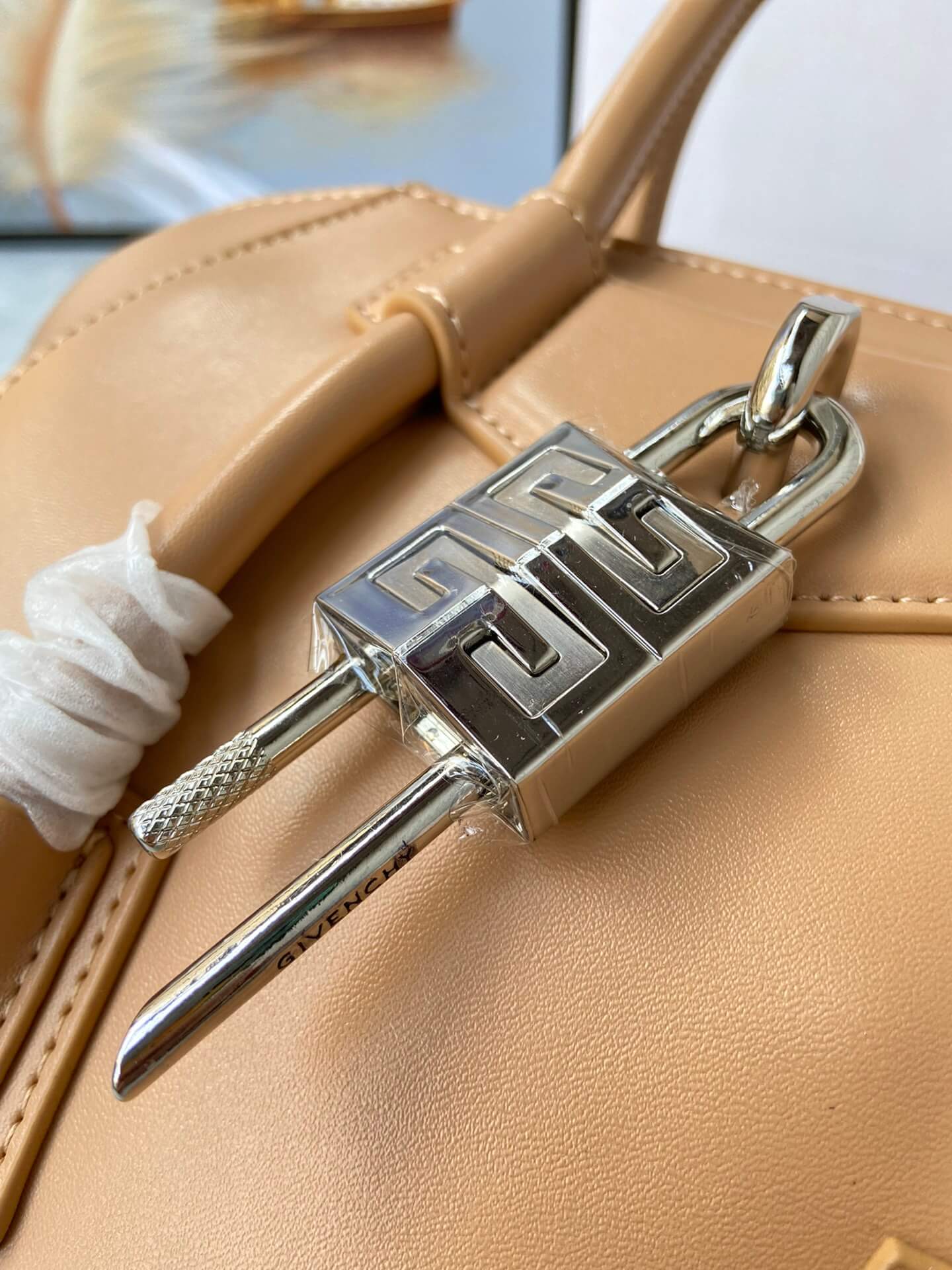 Givenchy Antigona Lock Bag - Image 2