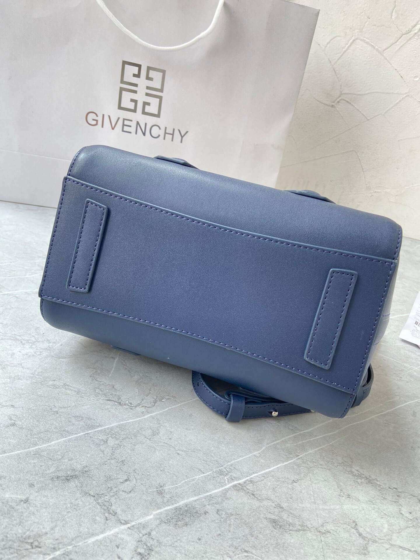 Givenchy Antigona Lock Bag - Image 6
