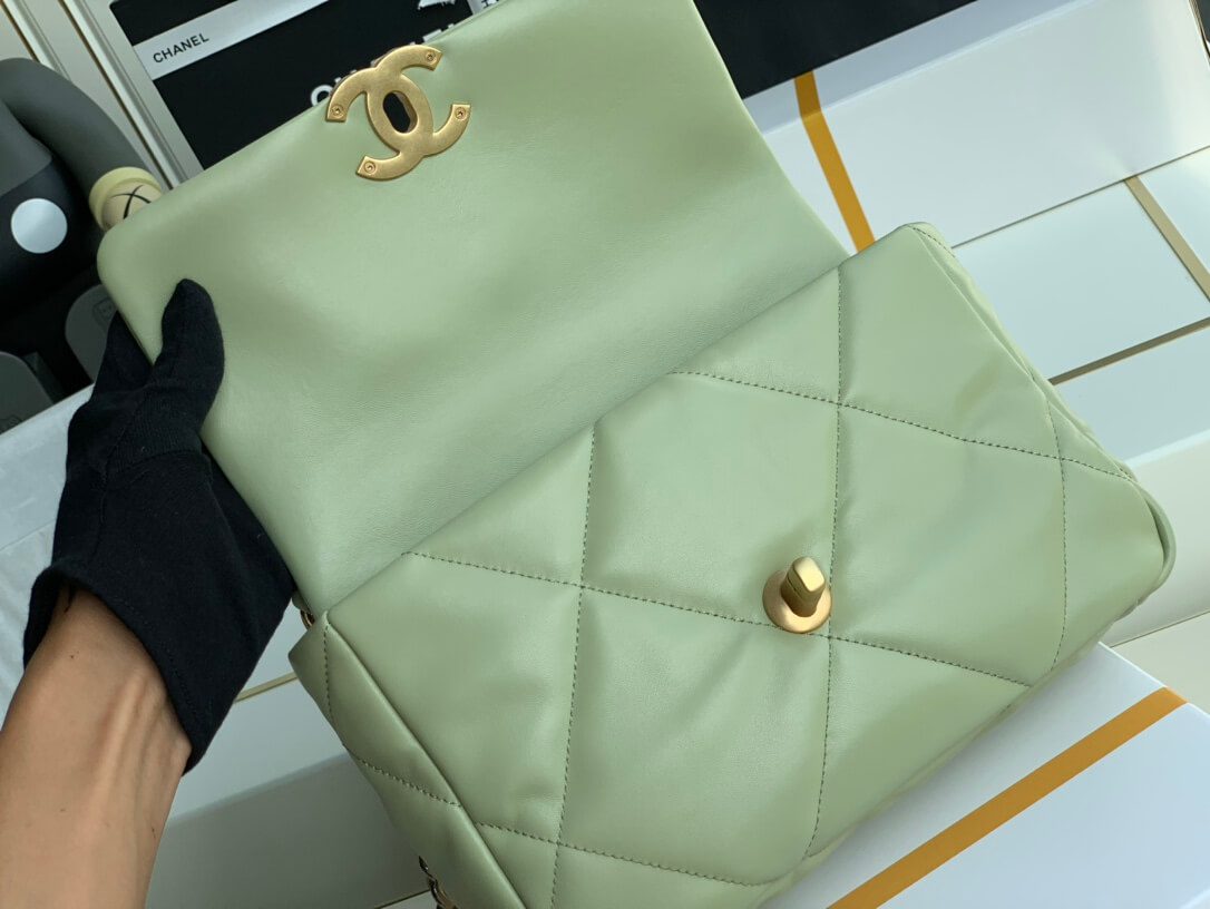 Chanel 19 Bag Green - Image 4
