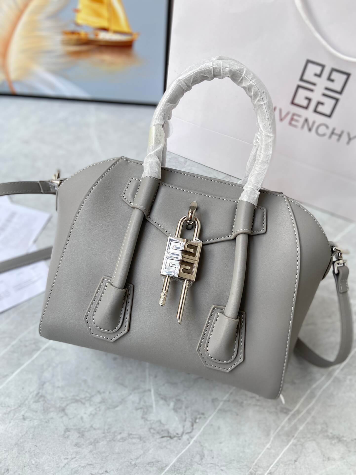 Givenchy Antigona Lock Bag - Image 3