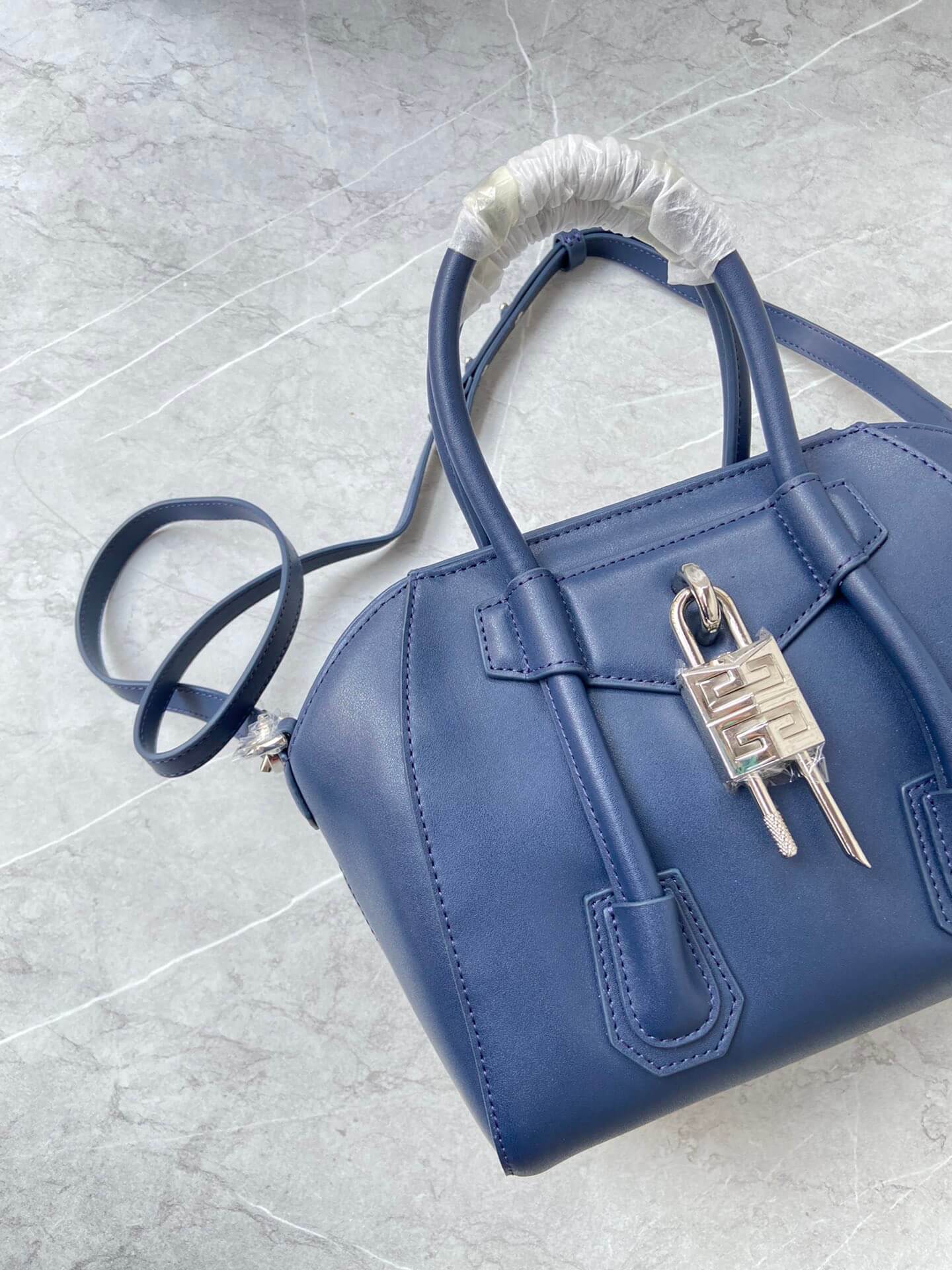 Givenchy Antigona Lock Bag - Image 2