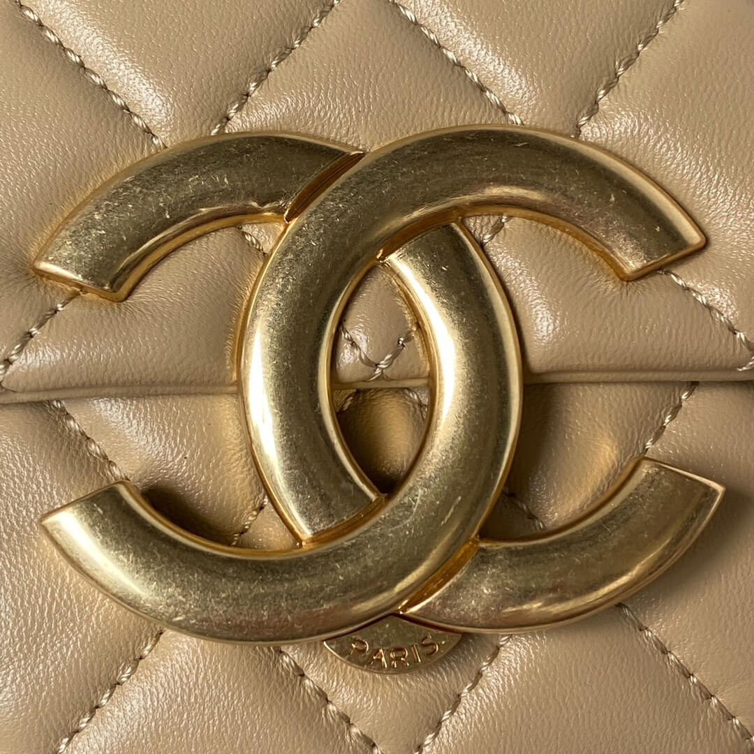 Chanel Leather Flap Bag - Image 4