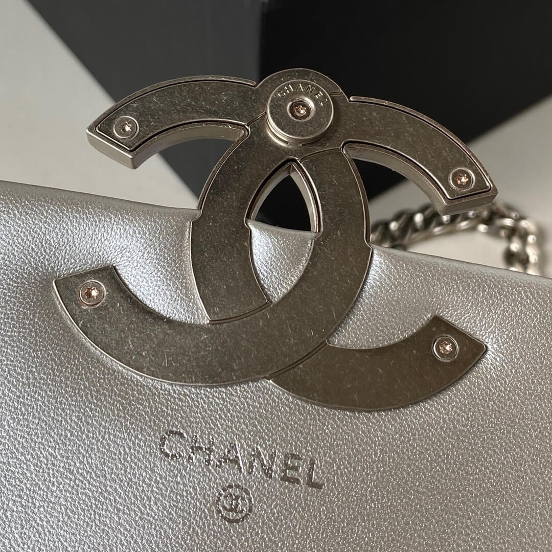 Chanel Leather Flap Bag Grey - Image 2