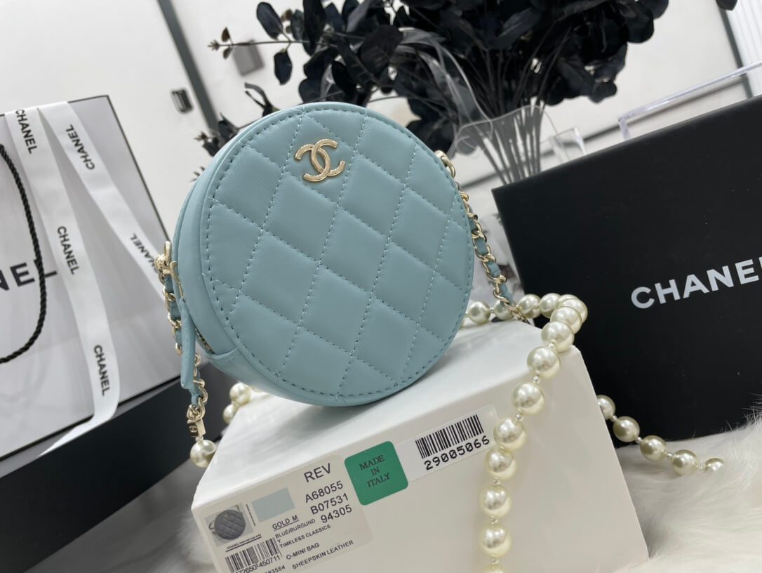 Chanel Round Bag with Chain - Image 4