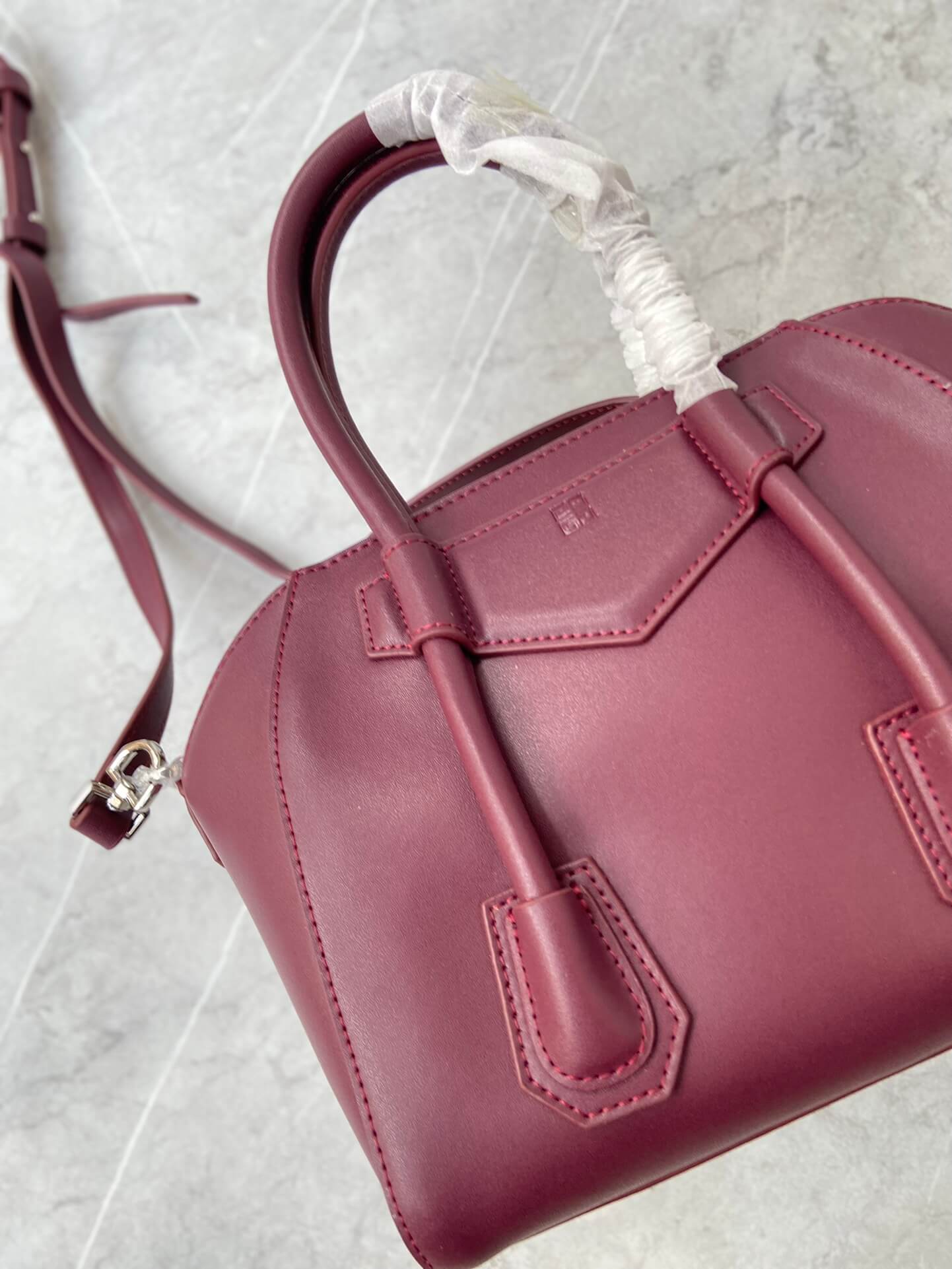 Givenchy Antigona Lock Bag - Image 4