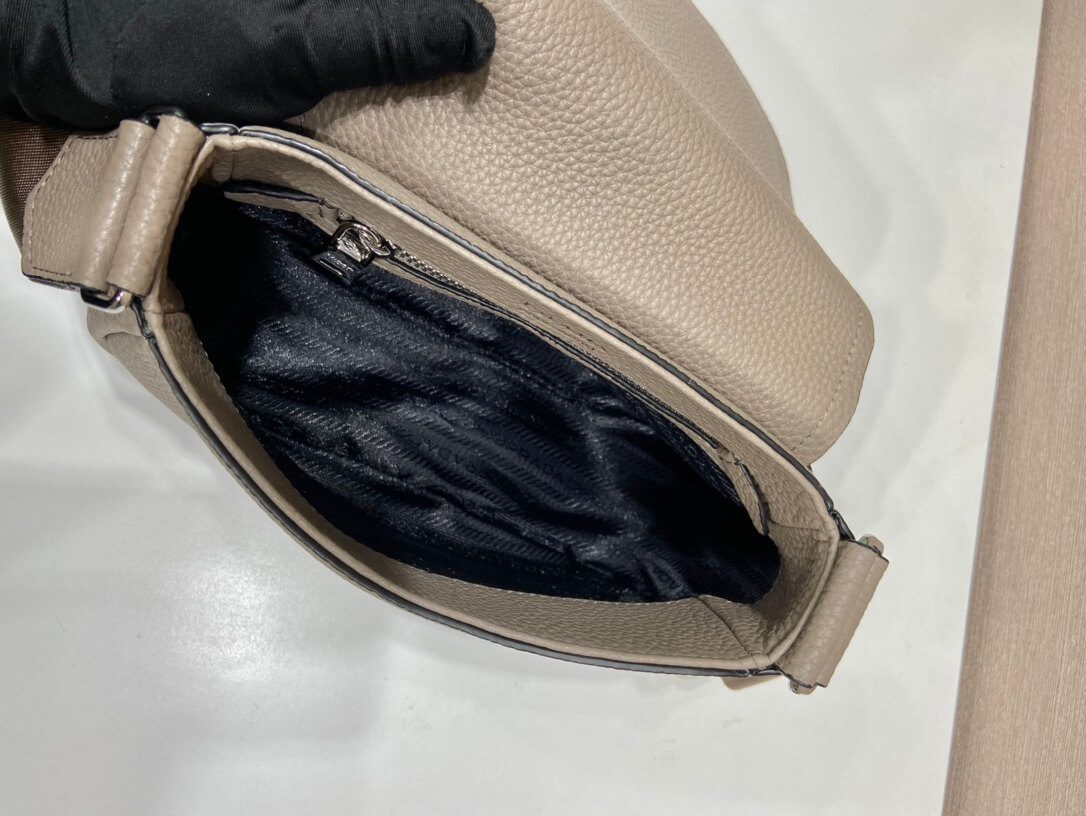 Prada Vitello Daino Soft Leather Bag - Image 4