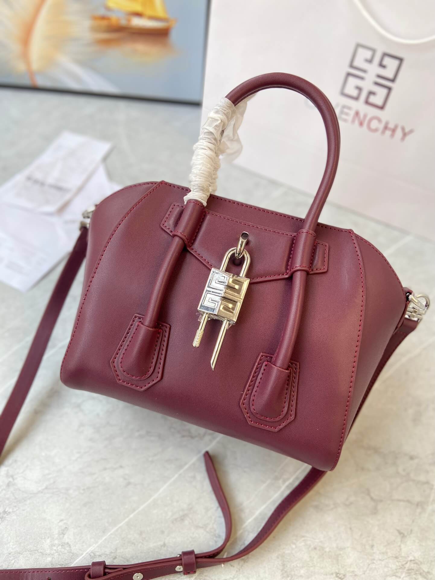 Givenchy Antigona Lock Bag - Image 7