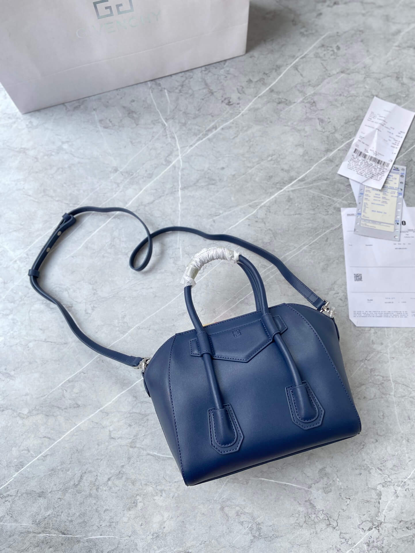 Givenchy Antigona Lock Bag - Image 7