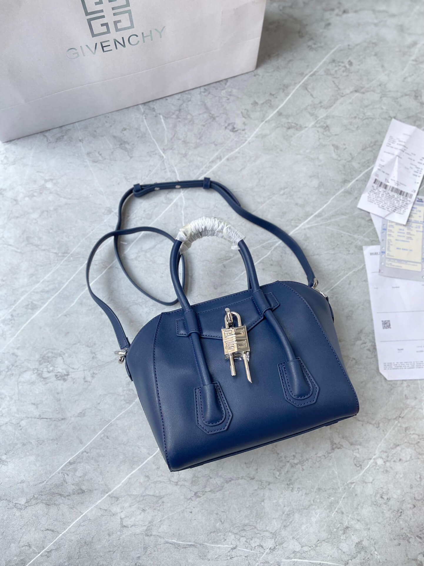 Givenchy Antigona Lock Bag - Image 4