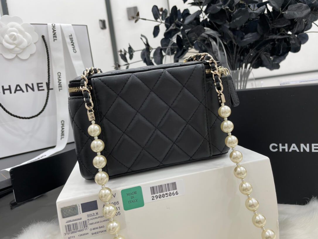 Chanel Small Vanity Case with Chain - Image 5