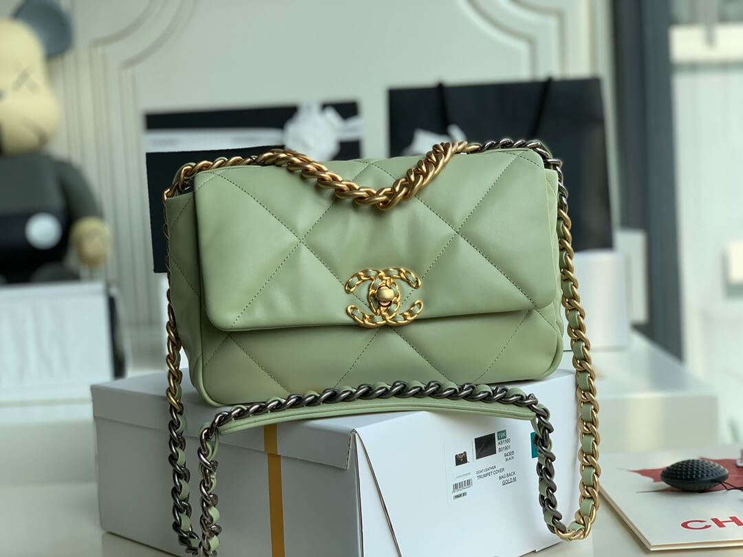 Chanel 19 Bag Green - Image 7