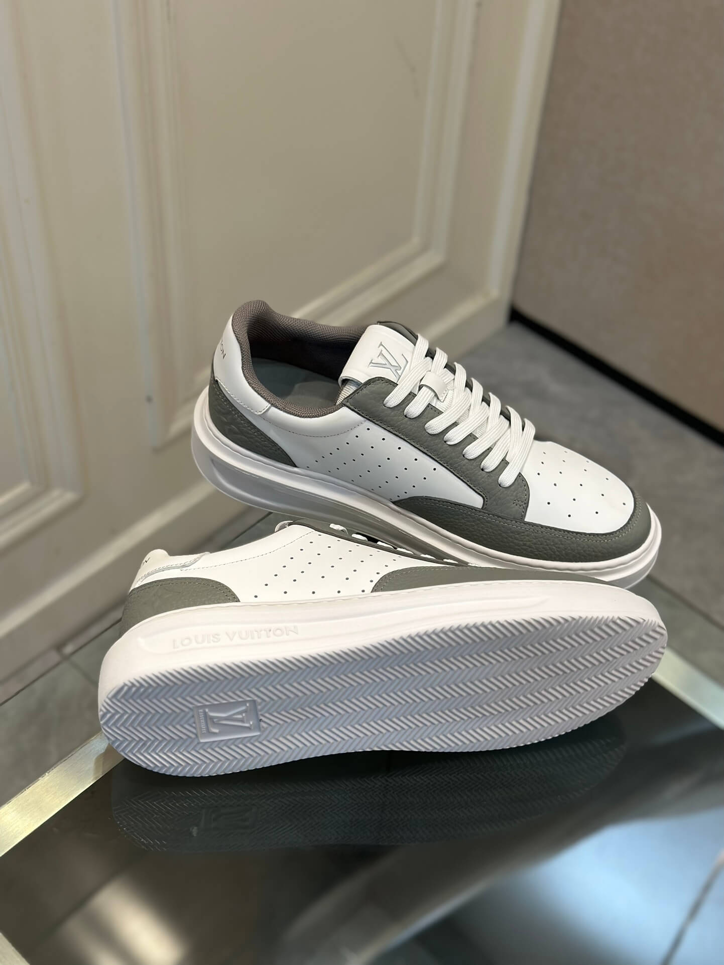 LV Latest Shoes - Image 6