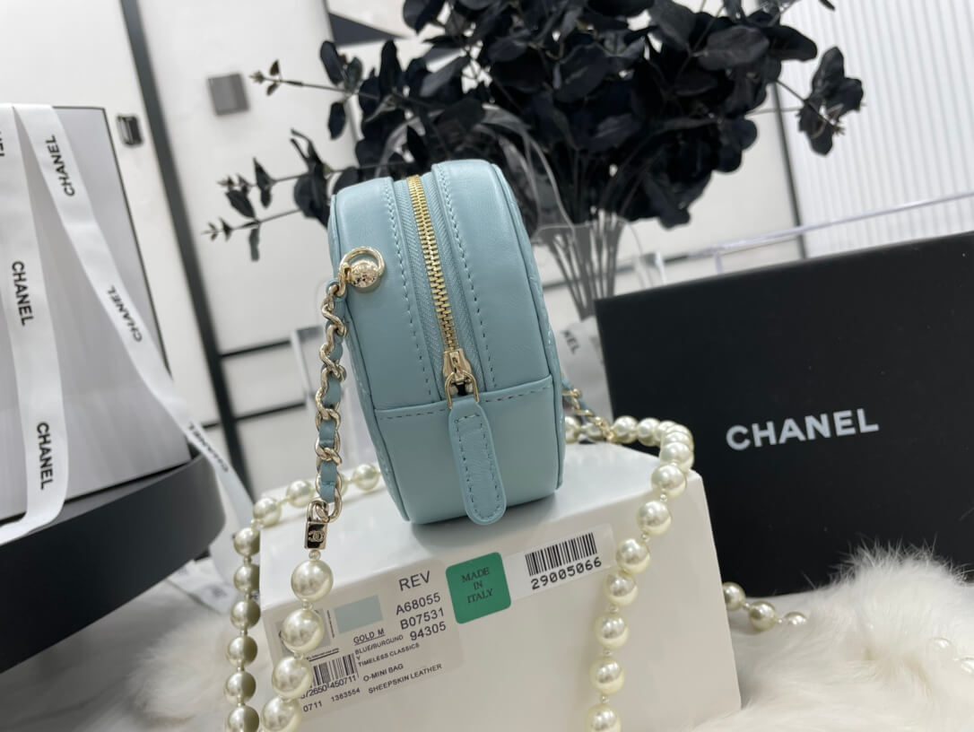 Chanel Round Bag with Chain - Image 8