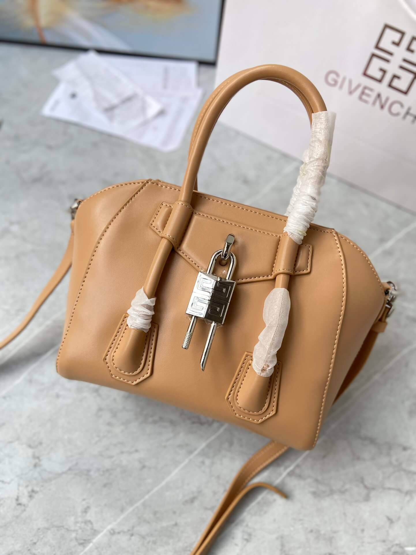 Givenchy Antigona Lock Bag - Image 6