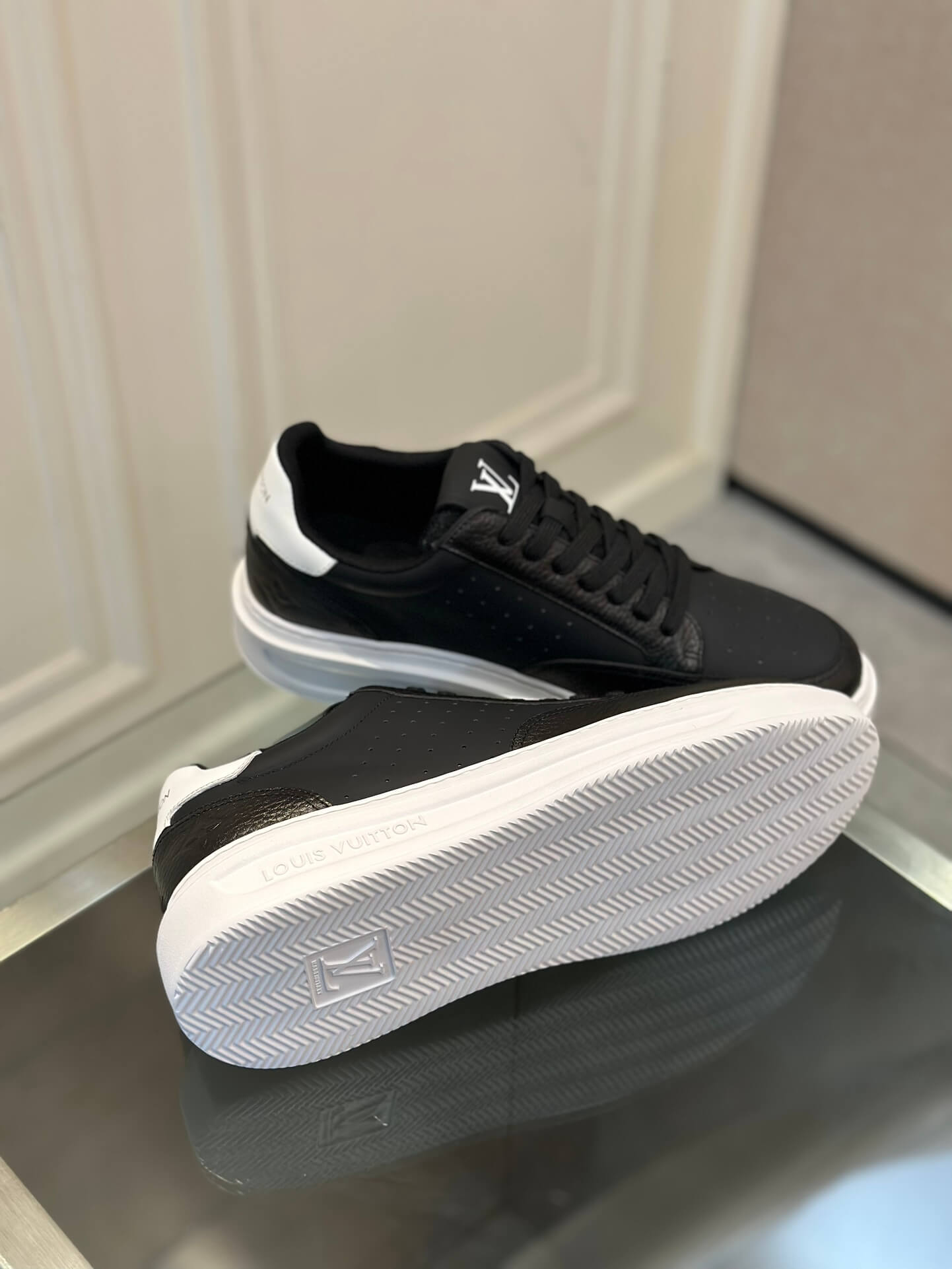 LV Latest Shoes - Image 8
