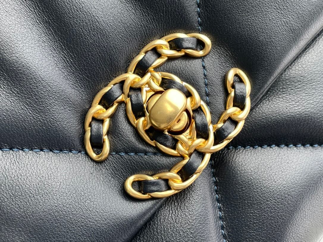 Chanel 19 Bag Black - Image 9